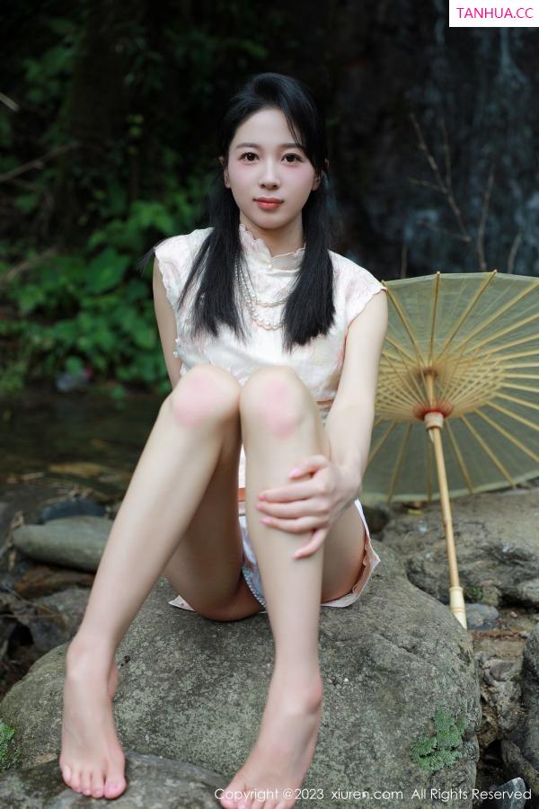 糖豆  [XiuRen]高清写真图 2023.08.15 No.7234 糖豆sisi 旗袍美腿第12张图片